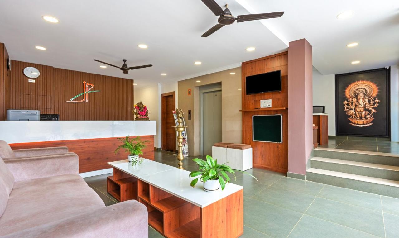 Отель Treebo Jp Residency Тривандрум Экстерьер фото