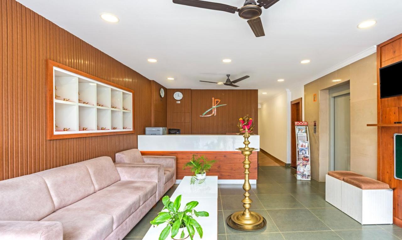 Отель Treebo Jp Residency Тривандрум Экстерьер фото