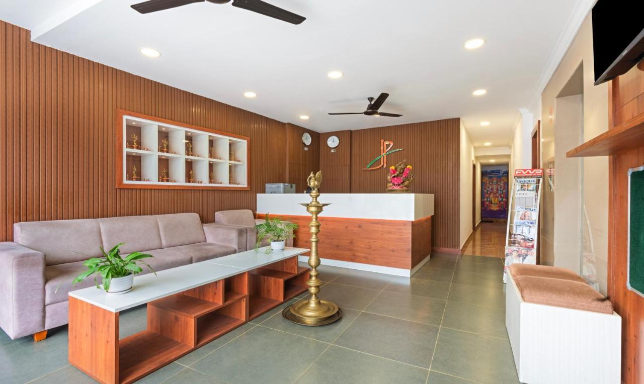 Отель Treebo Jp Residency Тривандрум Экстерьер фото